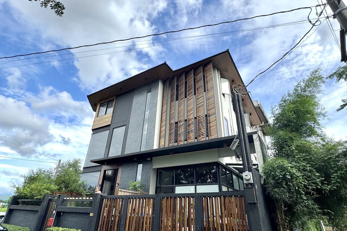 6 Bedroom House for Sale in Tumana, Marikina, Metro Manila – photo 2
