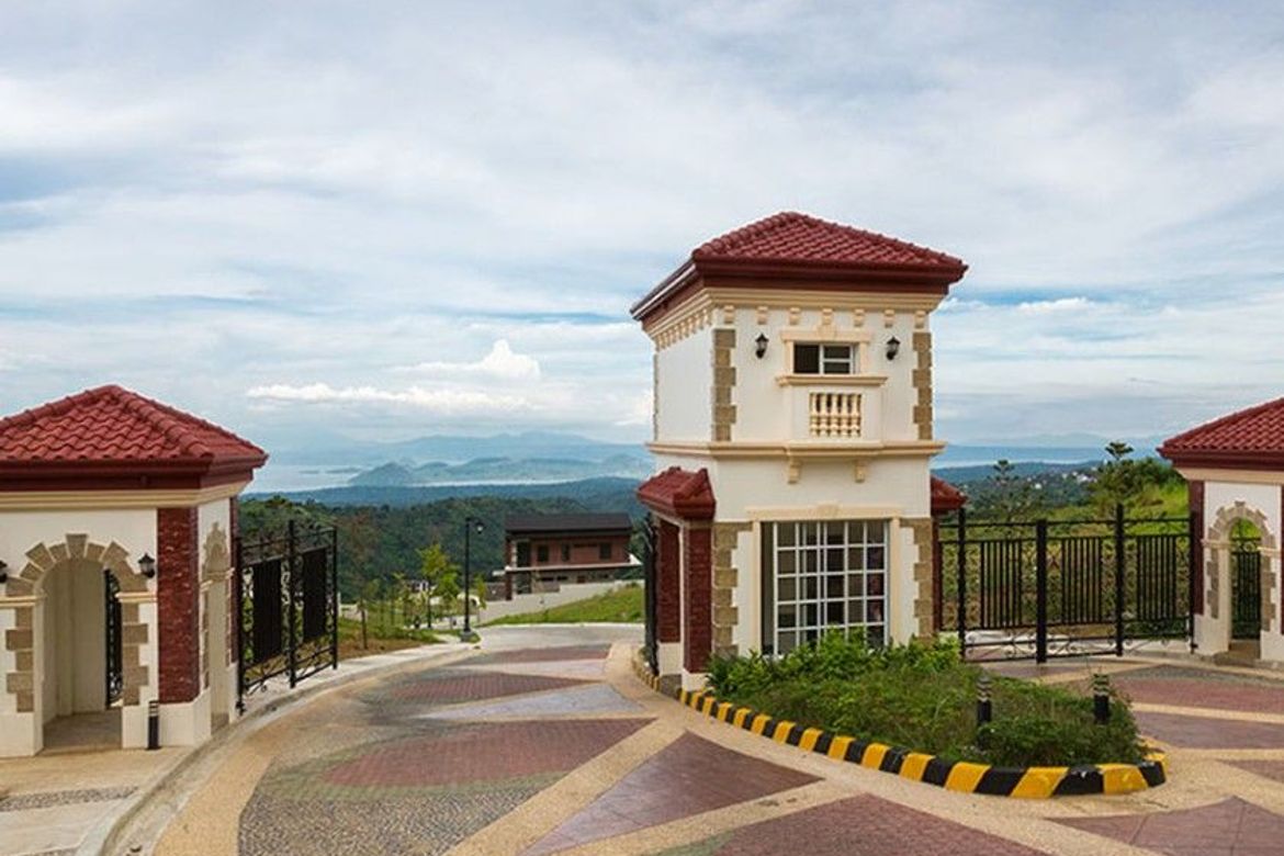 6 Bedroom House for Sale in Twin Lakes, Dayap Itaas, Laurel, Batangas – photo 4