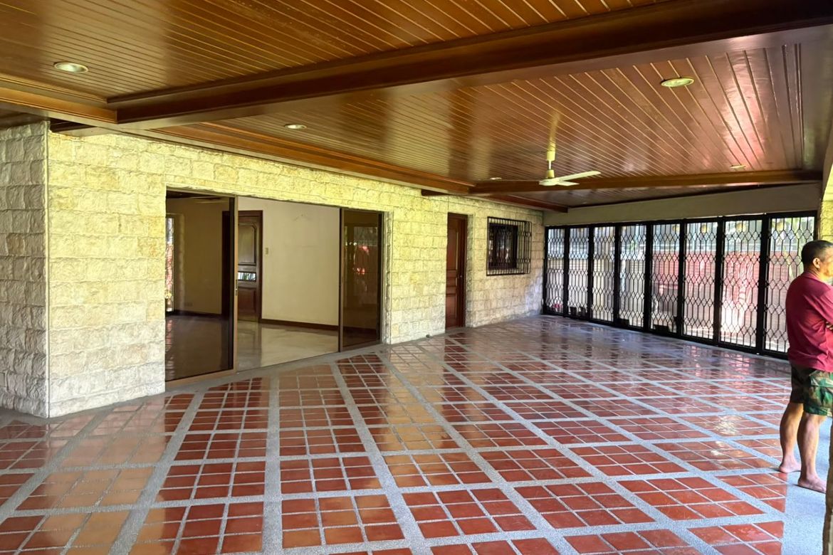 6 Bedroom House for Sale in Urdaneta Village, Urdaneta, Makati City near MRT-3 Buendia – photo 3
