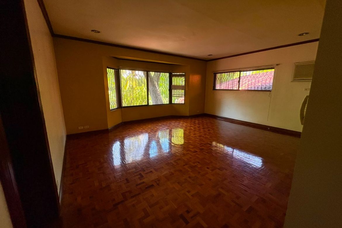 6 Bedroom House for Sale in Urdaneta Village, Urdaneta, Makati City near MRT-3 Buendia – photo 14
