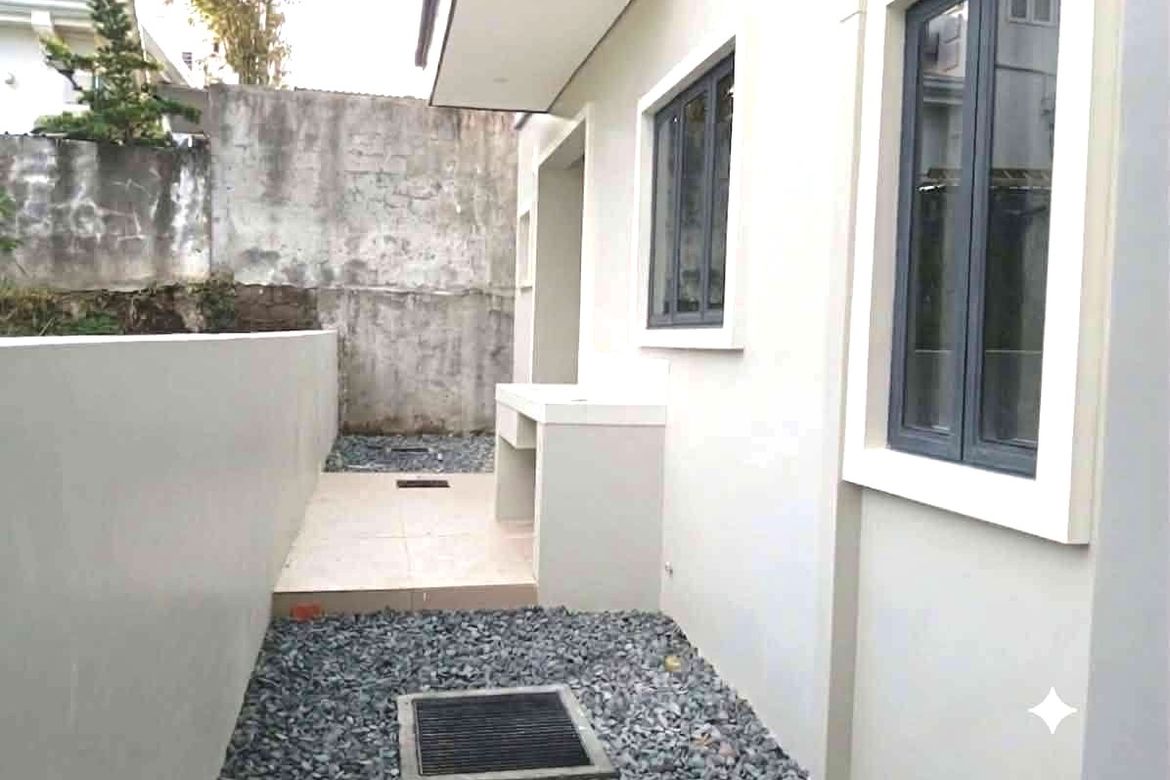 6 Bedroom House for Sale in Versailles Alabang Village, Almanza Dos, Las Piñas, Metro Manila – photo 2