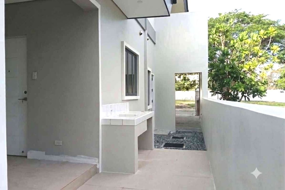 6 Bedroom House for Sale in Versailles Alabang Village, Almanza Dos, Las Piñas, Metro Manila – photo 3
