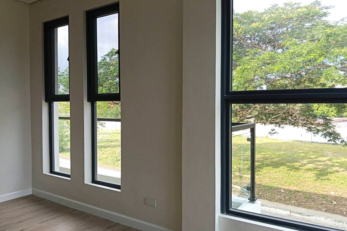 6 Bedroom House for Sale in Versailles Alabang Village, Almanza Dos, Las Piñas, Metro Manila – photo 8
