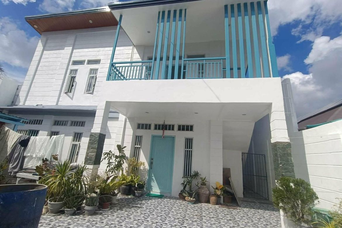 6 Bedroom House for Sale in Villamonte, Bacolod, Negros Occidental