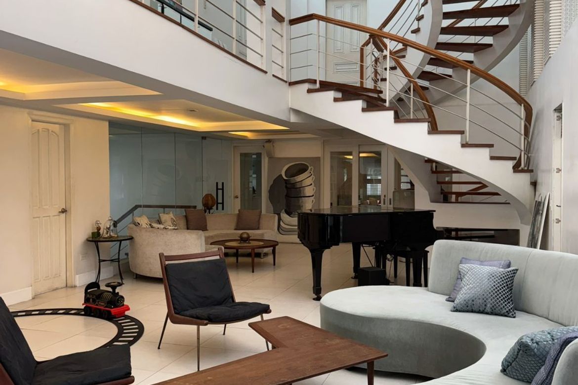 6 Bedroom House for Sale in White Plains, Quezon City, Metro Manila