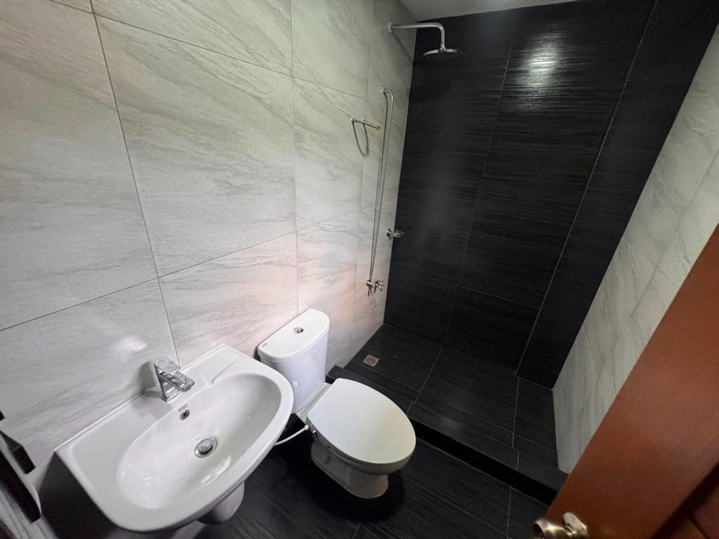 Brand-New 6-Bedroom House with Pool for Sale in Vista Verde, Bayanan, Bacoor, Cavite – photo 15