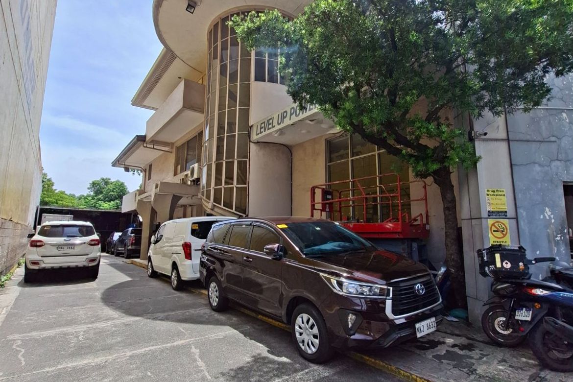 6 Bedroom Shophouse for Rent in Wack-Wack Greenhills, Mandaluyong, Metro Manila near MRT-3 Ortigas