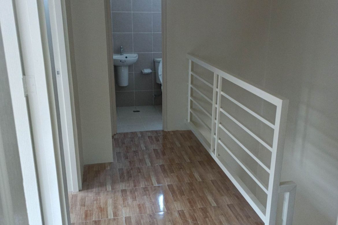 6 Bedroom Townhouse for Sale in Barangay 174, Caloocan, Metro Manila