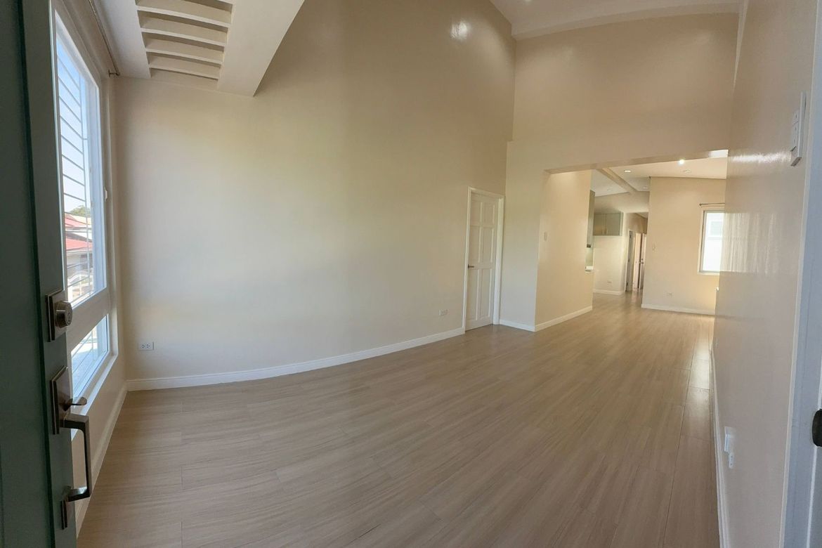 6 Bedroom Townhouse for Sale in Talon Dos, Las Piñas, Metro Manila