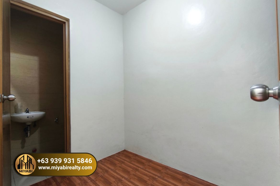 6 Bedroom Townhouse for Sale in Tandang Sora, Quezon City, Metro Manila – photo 4