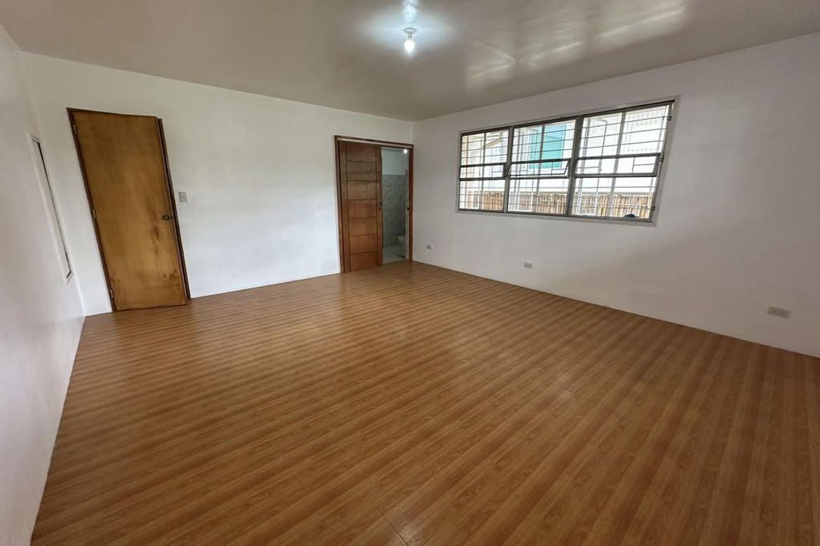 6 Bedroom Townhouse for Sale in Valenzuela, Makati, Metro Manila – photo 2