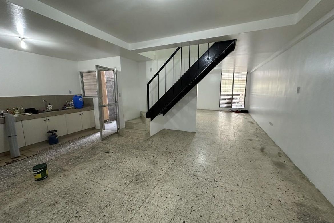 6 Bedroom Townhouse for Sale in Valenzuela, Makati, Metro Manila – photo 5
