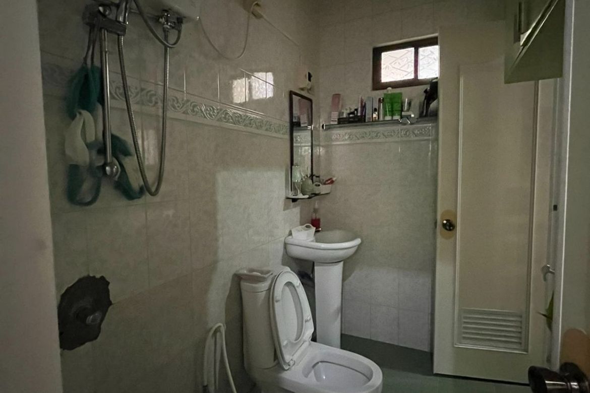 6 Bedroom Townhouse for Sale in West Crame, San Juan, Metro Manila near MRT-3 Santolan – photo 3