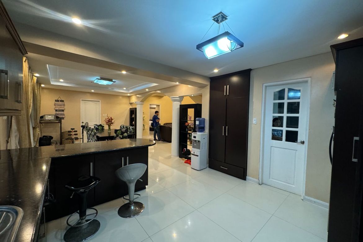 6 Bedroom Villa for Sale in Mendez Crossing West, Tagaytay, Cavite – photo 4