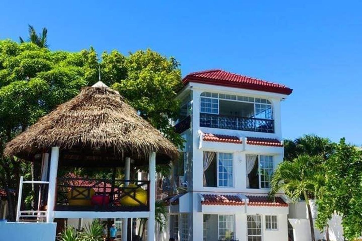 6 Bedroom Villa for Sale in Poblacion, Compostela, Cebu