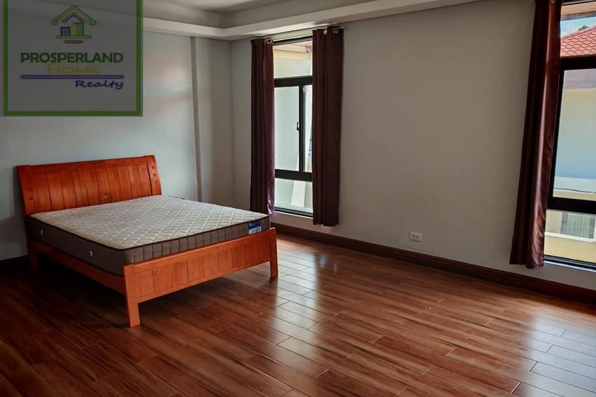 7 Bedroom House for Rent in Moonwalk, Parañaque, Metro Manila photo 3