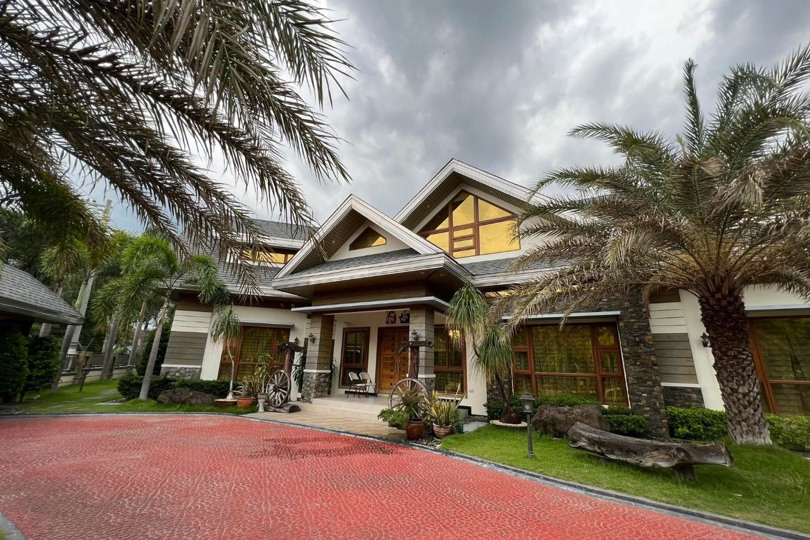7 Bedroom House for Sale in Angeles, Pampanga