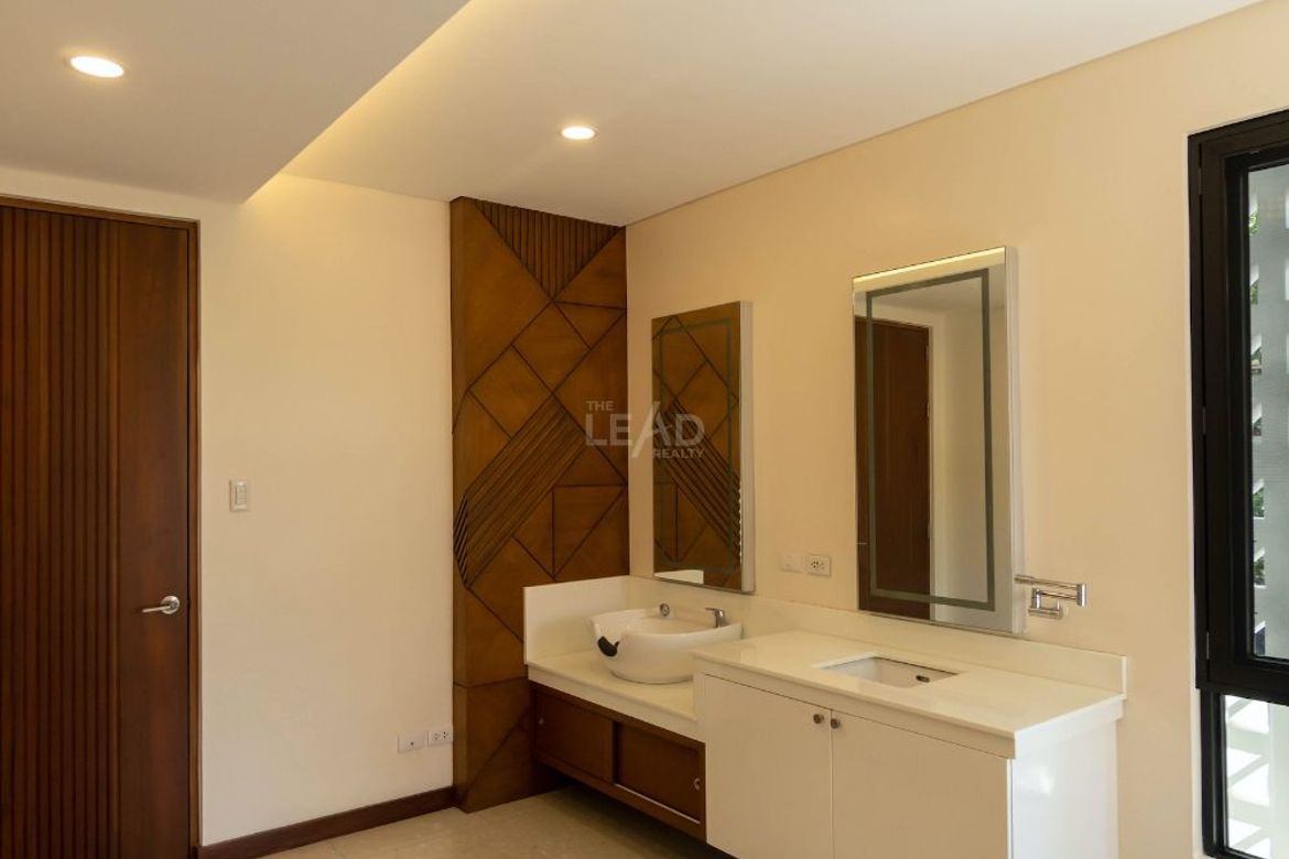 7 Bedroom House for Sale in Ayala Alabang Village, New Alabang Village, Muntinlupa, Metro Manila – photo 2