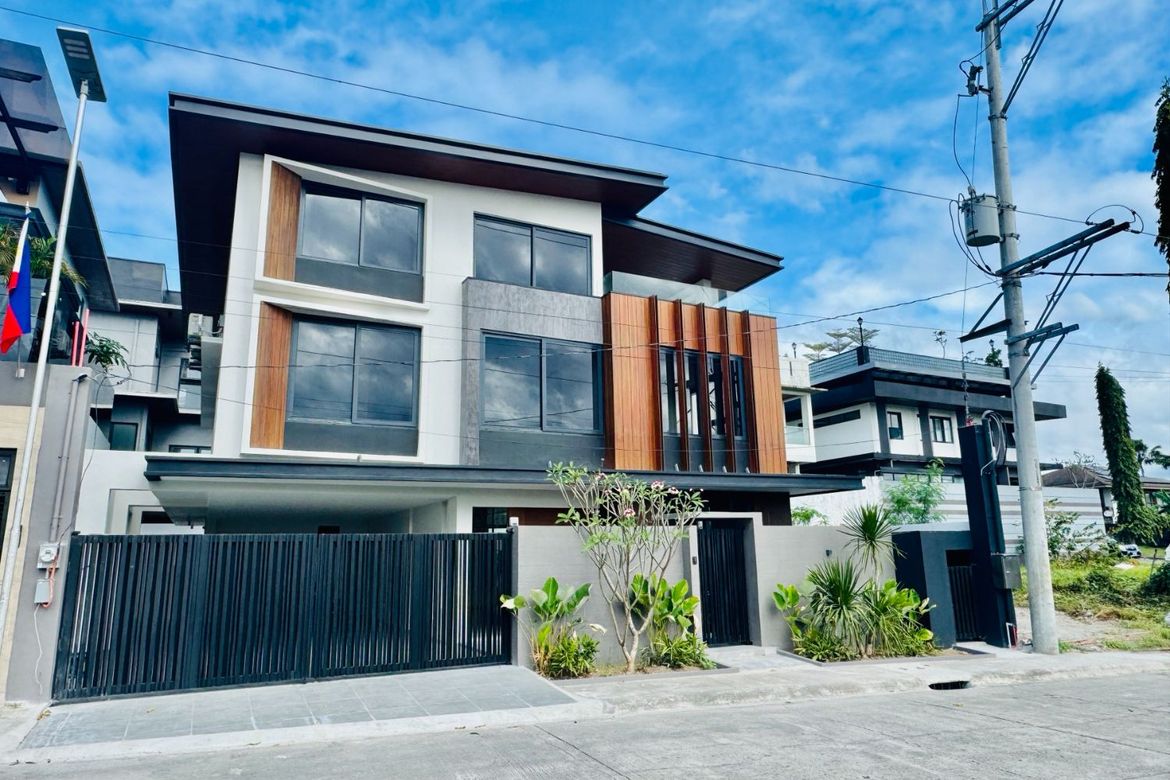 7 Bedroom House for Sale in Batasan Hills, Quezon City, Metro Manila – photo 2