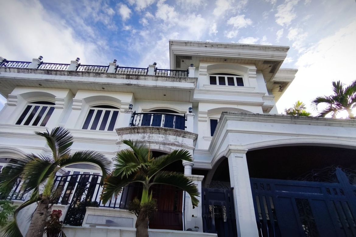 7 Bedroom House for Sale in Batasan Hills, Quezon City, Metro Manila