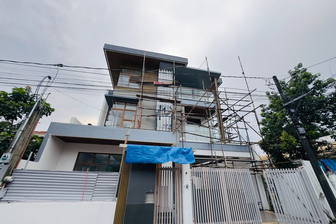 7 Bedroom House for Sale in Batasan Hills, Quezon City, Metro Manila – photo 2