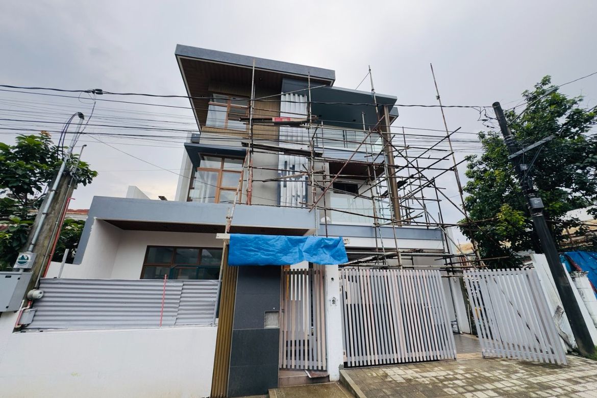 7 Bedroom House for Sale in Batasan Hills, Quezon City, Metro Manila – photo 3
