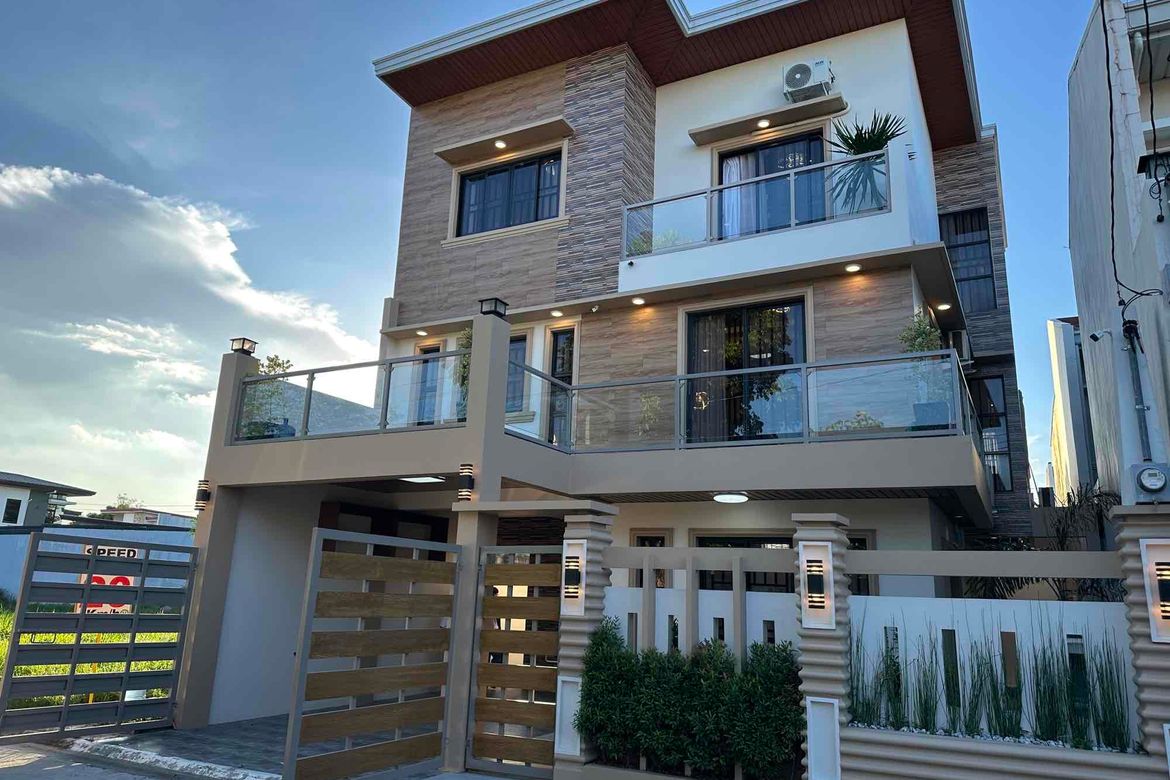 7 Bedroom House for Sale in Capaya, Angeles, Pampanga
