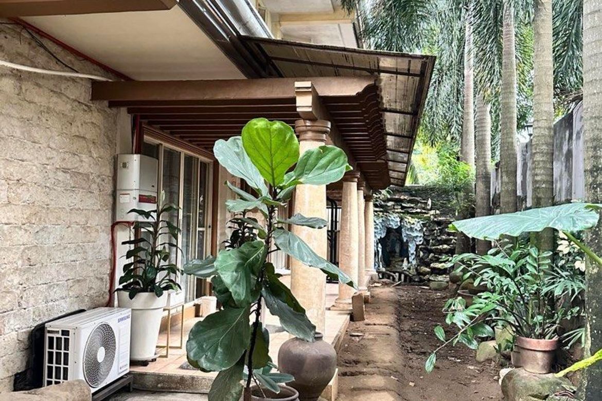 7 Bedroom House for Sale in Culiat, Quezon City, Metro Manila