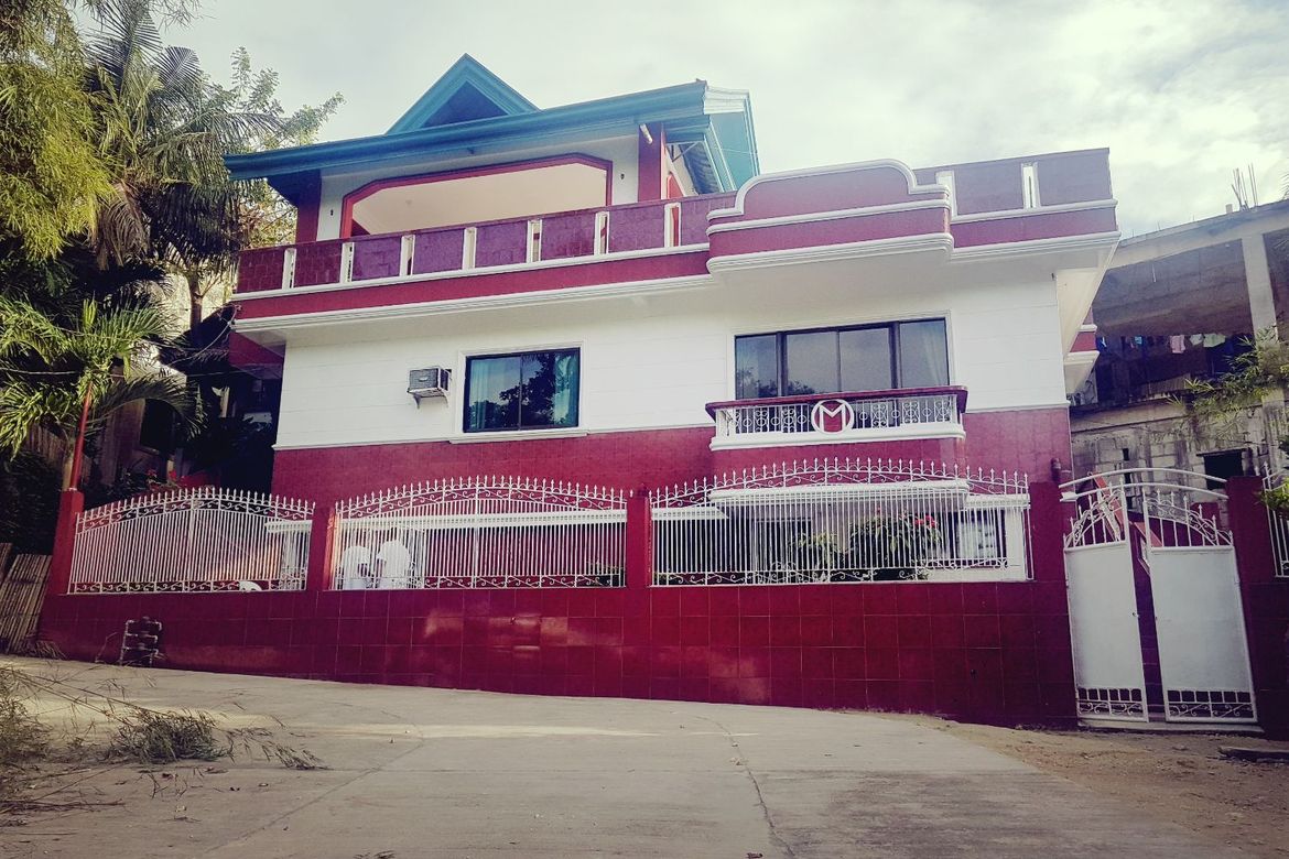 7 Bedroom House for Sale in Manoc-Manoc, Malay, Aklan