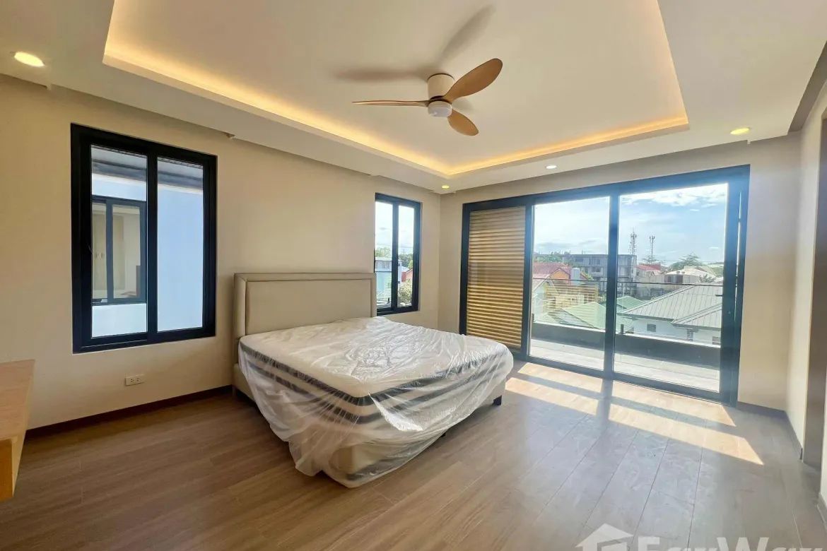 7 Bedroom House for Sale in Moonwalk, Parañaque, Metro Manila – photo 6