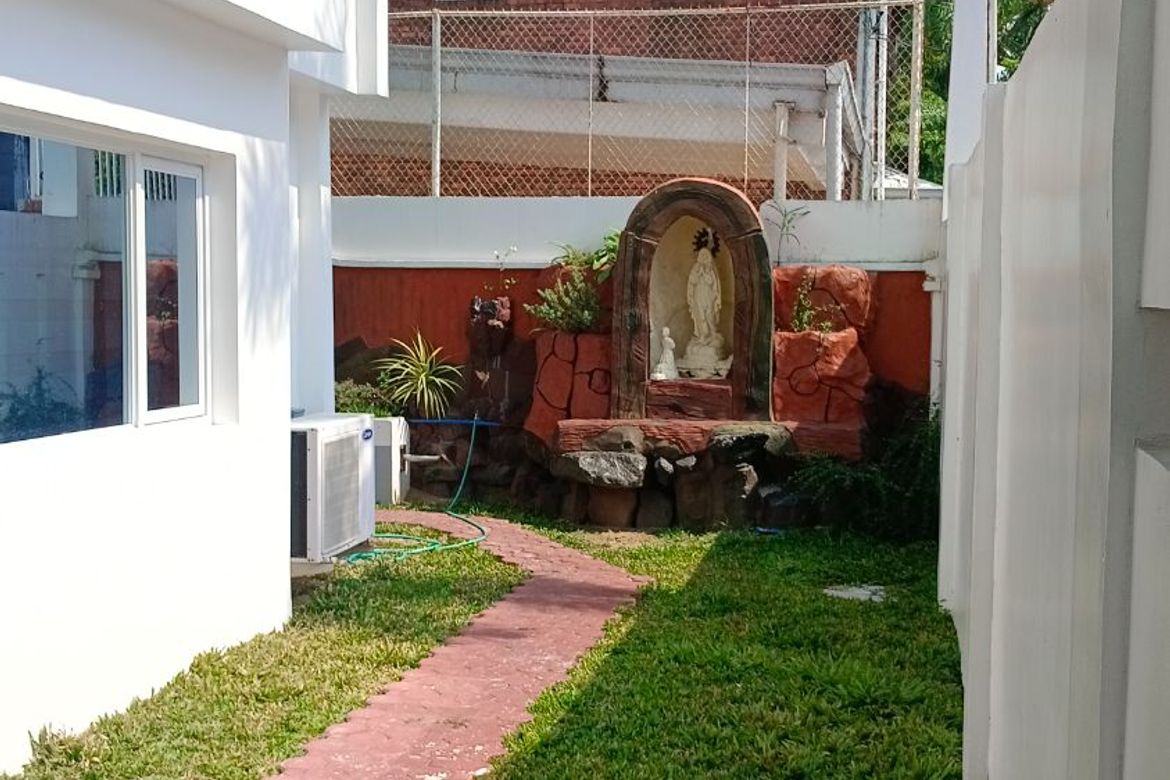 7 Bedroom House for Sale in Moonwalk, Parañaque, Metro Manila – photo 4