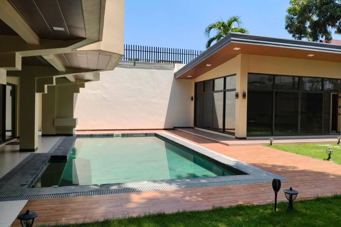 7 Bedroom House for Sale in Moonwalk, Parañaque, Metro Manila – photo 4