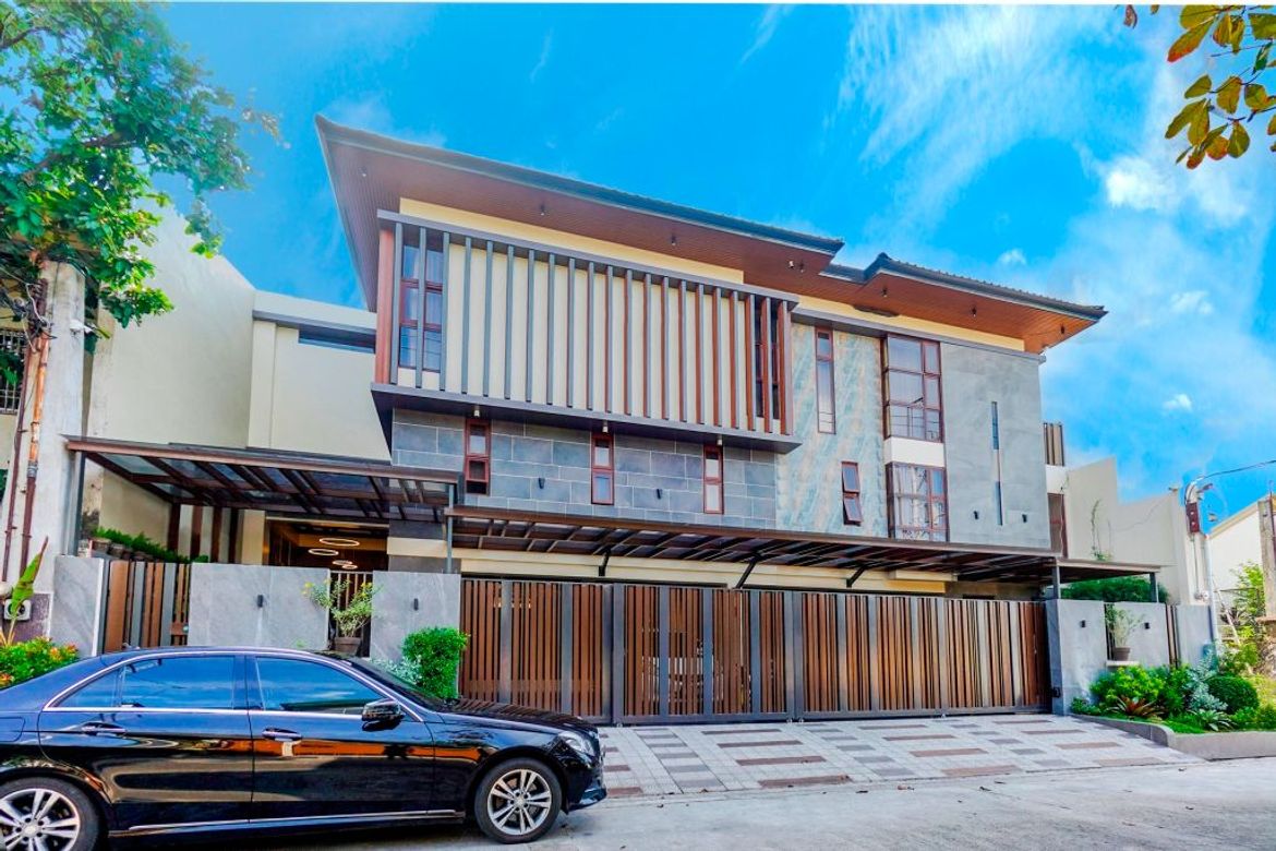 7 Bedroom House for Sale in Moonwalk, Parañaque, Metro Manila