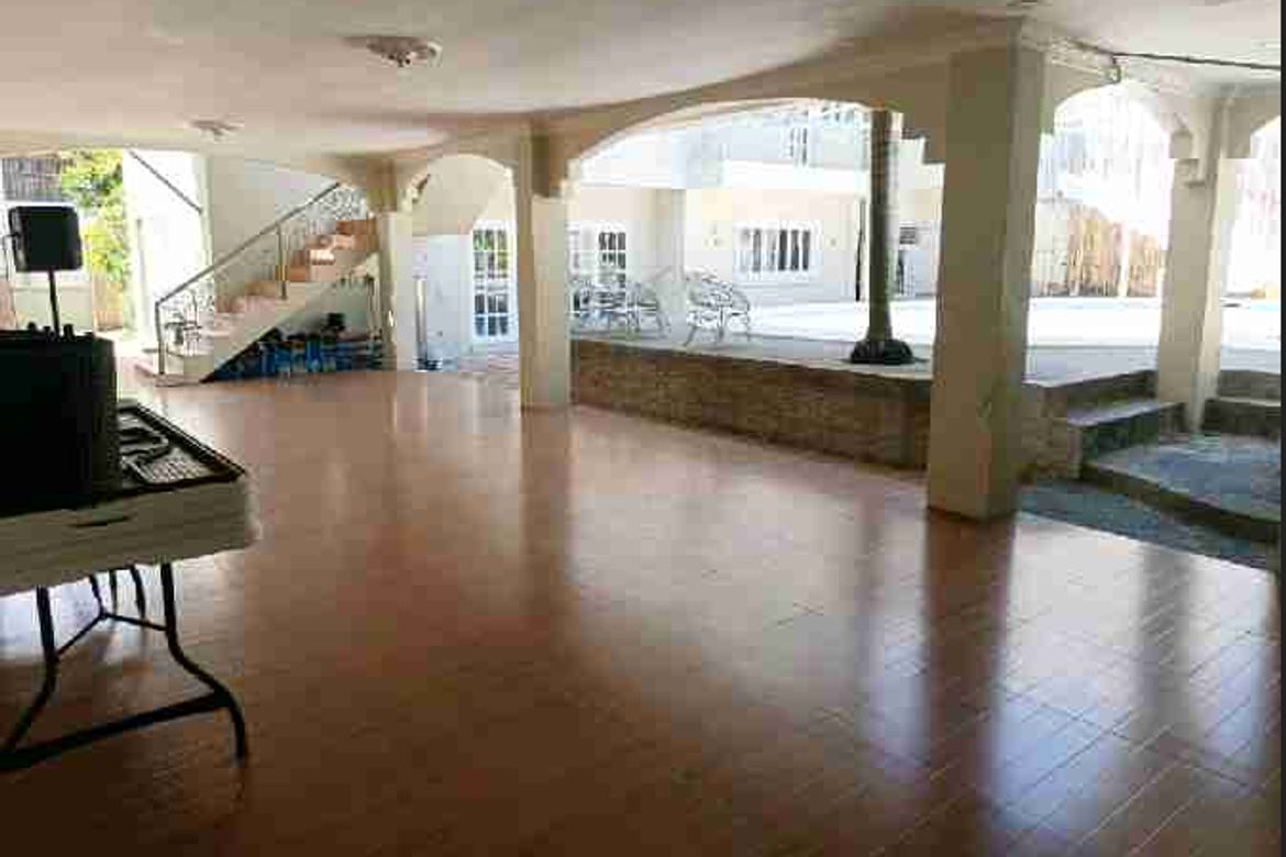 7 Bedroom House for Sale in Pansol, Calamba, Laguna
