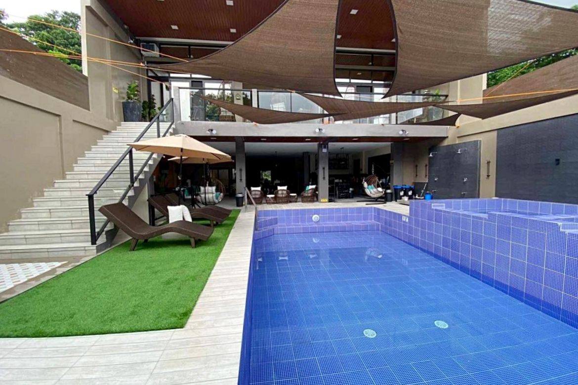 7 Bedroom House for Sale in Pansol, Calamba, Laguna