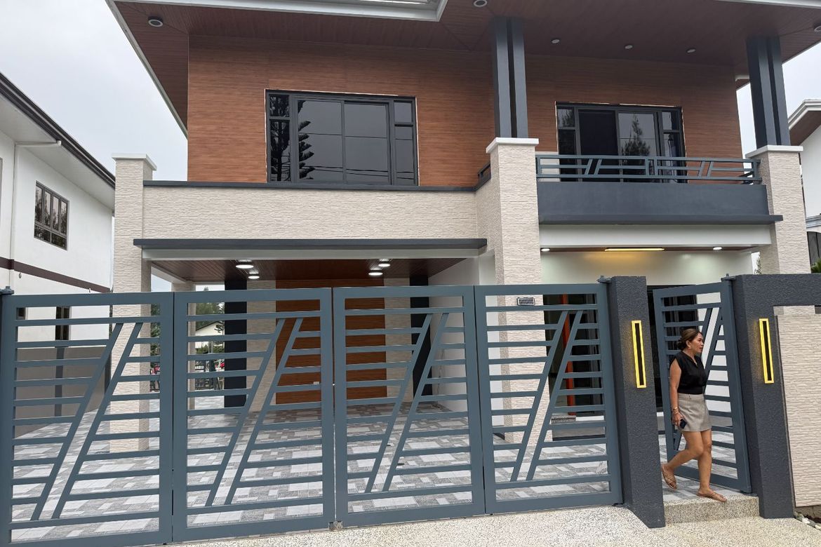 7 Bedroom House for Sale in Royale Tagaytay Estates, Buck Estate, Alfonso, Cavite
