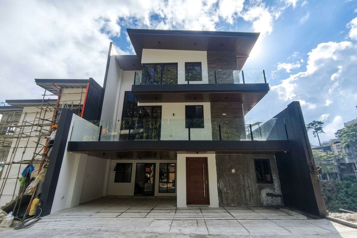 7 Bedroom House for Sale in San Luis Village, Baguio, Benguet