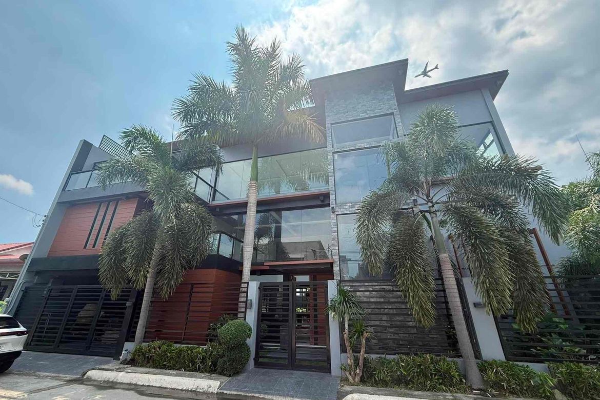 7 Bedroom House for Sale in Santa Ana, Taytay, Rizal