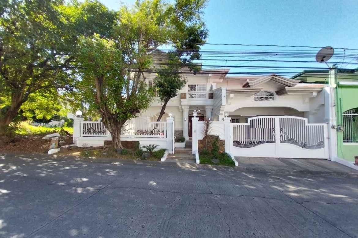 7 Bedroom House for Sale in Talon Dos, Las Piñas, Metro Manila
