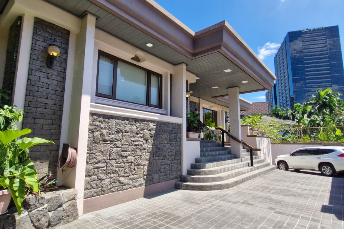 7 Bedroom House for Sale in Ugong Norte, Quezon City, Metro Manila
