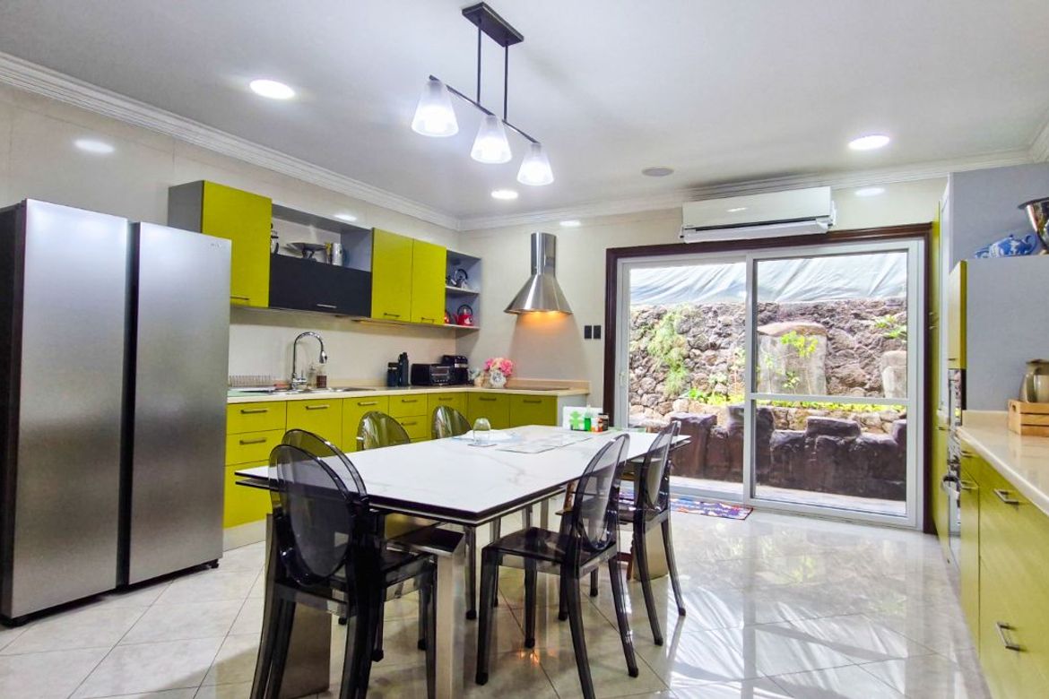 7 Bedroom House for Sale in Ugong Norte, Quezon City, Metro Manila – photo 8