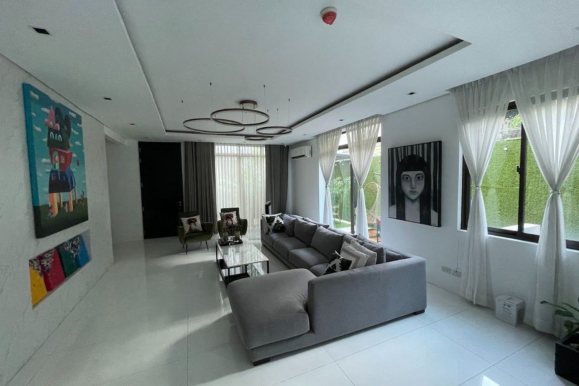 7 Bedroom Townhouse for Sale in Addition Hills, San Juan, Metro Manila