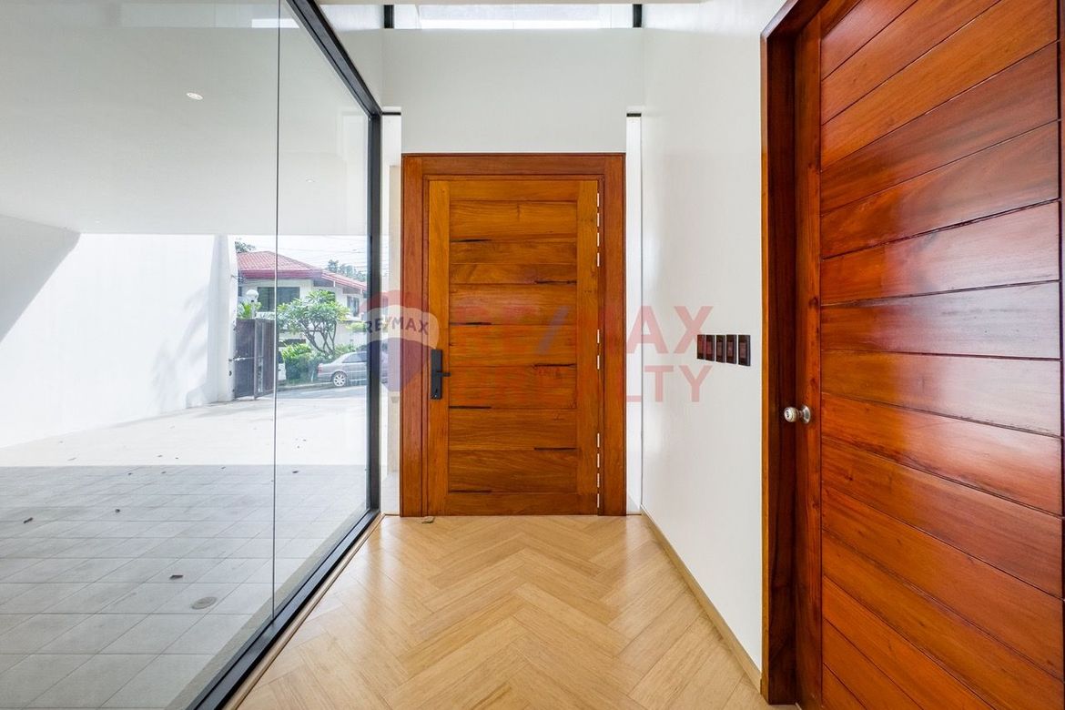 7 Bedroom Villa for Sale in White Plains, Quezon City, Metro Manila – photo 7