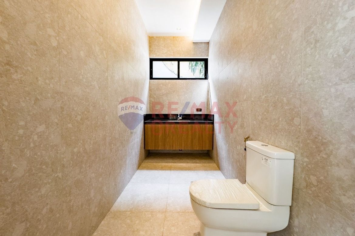 7 Bedroom Villa for Sale in White Plains, Quezon City, Metro Manila – photo 8