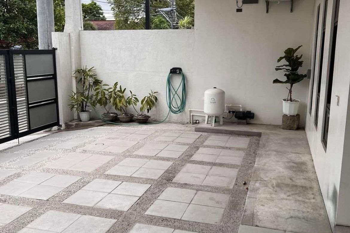 8 Bedroom House for Rent in Merville, Parañaque, Metro Manila