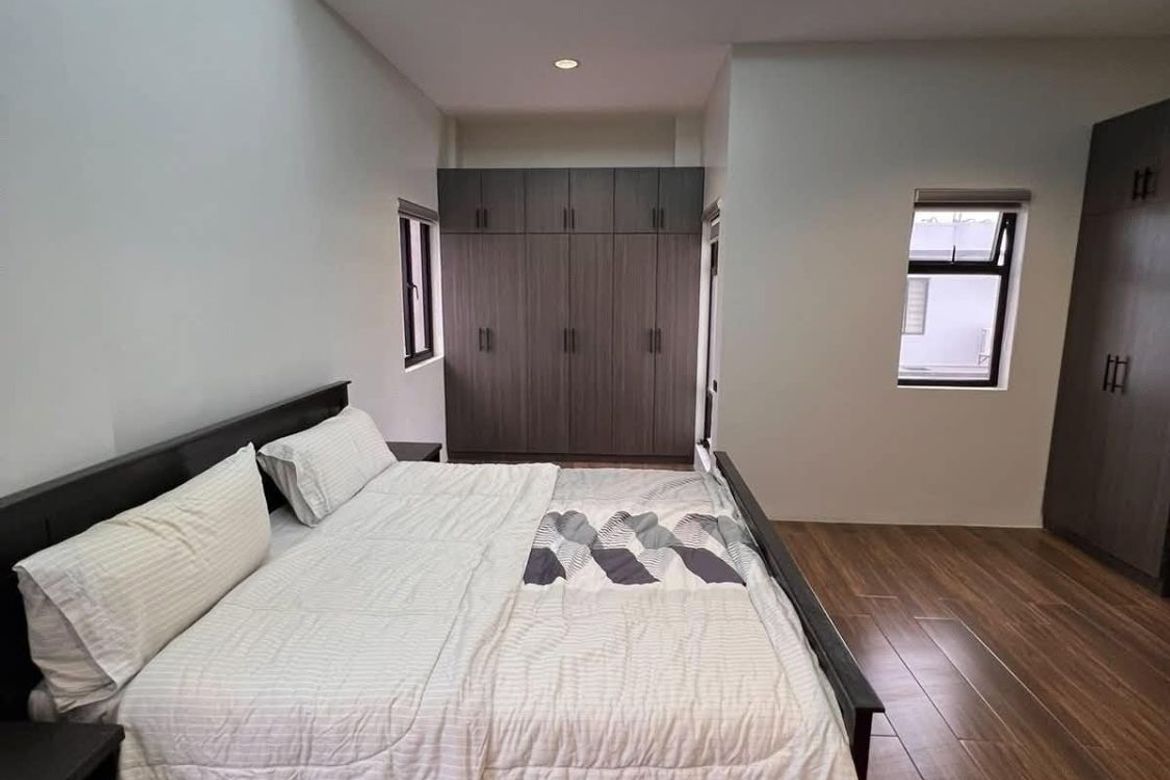 8 Bedroom House for Rent in Merville, Parañaque, Metro Manila photo 5