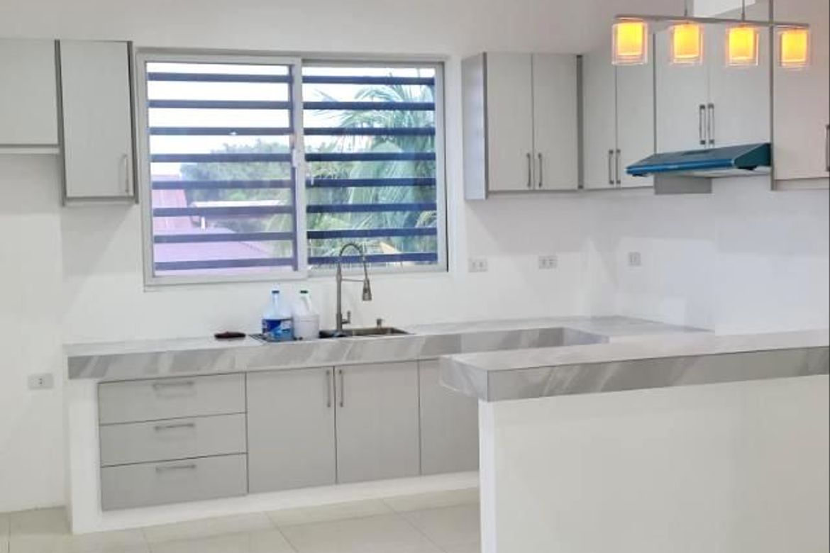 8 Bedroom House for Rent in New Alabang Village, Muntinlupa, Metro Manila photo 2