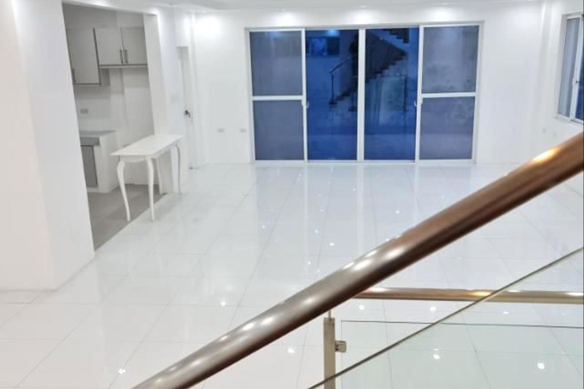 8 Bedroom House for Rent in New Alabang Village, Muntinlupa, Metro Manila photo 7