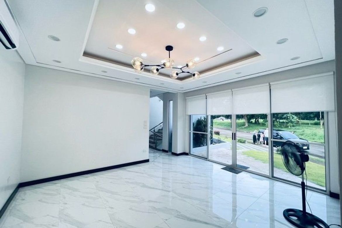 8 Bedroom House for Sale in Almanza Dos, Las Piñas, Metro Manila – photo 2