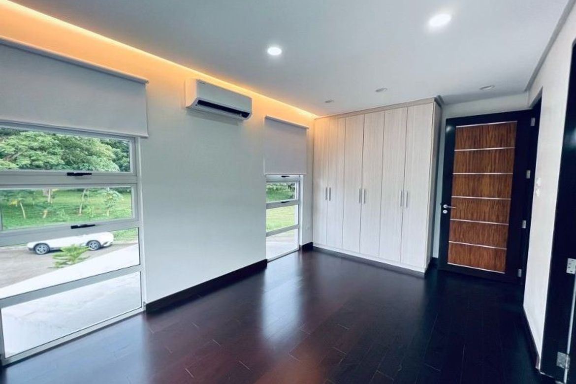 8 Bedroom House for Sale in Almanza Dos, Las Piñas, Metro Manila – photo 4